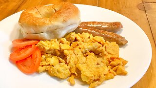 ☀️ Fresh Turmeric Scrambled Eggs & Breakfast Pork Sausage Links