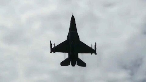 USAF F-16 Take off & Vertical climb