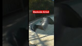 Backside Grind in Backyard Pool #poolskateboarding #poolskating #skateboarding #independenttrucks