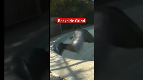 Backside Grind in Backyard Pool #poolskateboarding #poolskating #skateboarding #independenttrucks