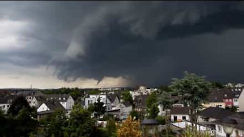 Terrifying: Louisiana man films tornado