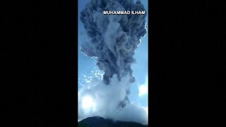 Volcano erupts in Indonesia, spewing ash and smoke 13,000 feet into the air
