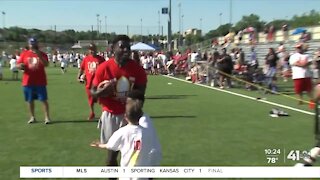 Young players use Tyreek Hill’s camp as chance to challenge the Cheetah