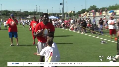 Young players use Tyreek Hill’s camp as chance to challenge the Cheetah