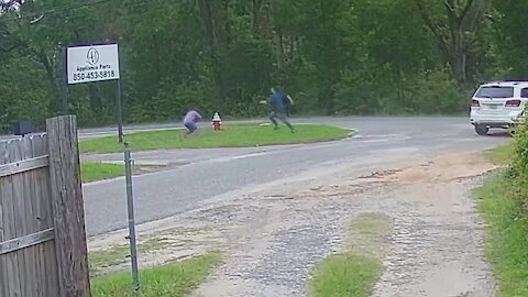 VIDEO: Suspect in custody after trying to kidnap 11-year-old girl at Florida bus stop, authorities say