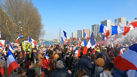Manifestation contre le pass vaccinal place de Barcelone à Paris le 19/03/2022 - Vidéo 1