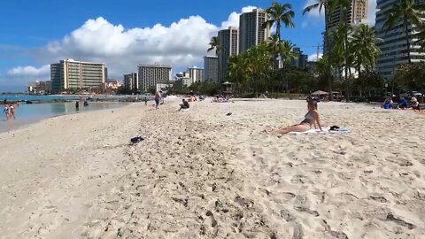 HAWAII - Waikiki Beach - On the beach - Beautiful day on Waikiki beach for people watching!-6