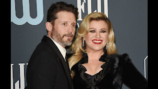 Kelly Clarkson's estranged husband denies defrauding her
