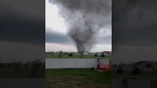 Man continues to film Andover Tornado right up untill it swallows his yard