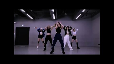 ITZY &quot;LOCO&quot; Dance Practice (5)