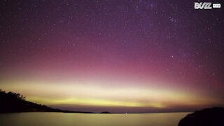 Cette vidéo accélérée la beauté des aurores boréales