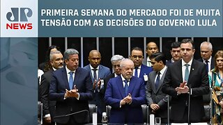 Dólar volta a cair e fecha a semana cotado a R$ 5,23