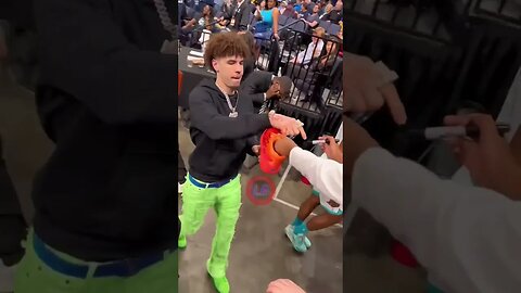 LaMelo Ball spotted his kicks & he understood the assignment #lamelo #autograph #shorts