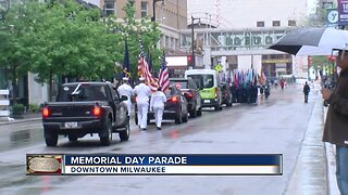 Memorial Day Parade goes on in Milwaukee despite rain