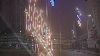 Cleveland Indians sign lights up