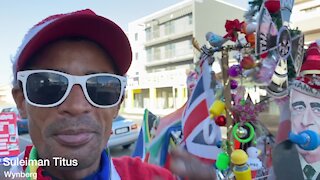 SOUTH AFRICA - Wynberg - Homeless Santa collects Christmas gifts for street children (Video) (nQm)