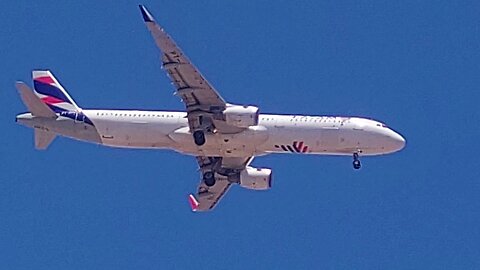 Airbus A320NEO PR-YRC vindo de Campinas e Airbus A321 PT-XPO vindo de Guarulhos para Fortaleza