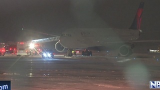 Vikings team plane slides off taxiway at Appleton International Airport