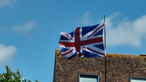 2 minutes of calm relaxation watching a flag blowing in the wind.