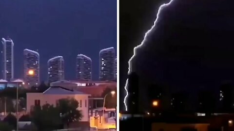 Insane lightning strike caught on camera in Turkey