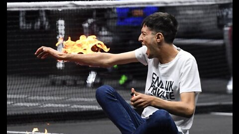 CLIMATE PROTESTERS SETS HIMSELF ON FIRE PROTESTING PRIVATE JETS AT A FEDERER MATCH