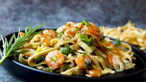 How to make shrimp pasta with garlic butter sauce