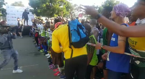 SOUTH AFRICA - Johannesburg Soweto Marathon (Video clips) (uAn)