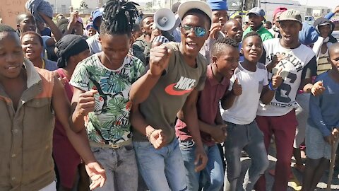 SOUTH AFRICA - Cape Town - Housing protest in Blackheath (video) (j7Q)