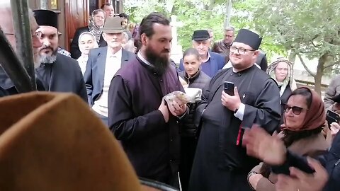 Preotul adus de MMB in Schit Oraseni nu e in stare sa-i spuna poporului ce crede despre ecumenism