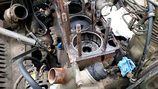 M35A2 Cylinder Liner Repair - Piston 1 removed and inspected (part 3)