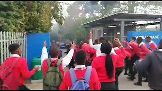South Africa - Cape Town - Bloekombos closing near schools day 2 Protest (Video) (GGy)
