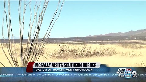 McSally meets with border patrol agents in Nogales amid shutdown