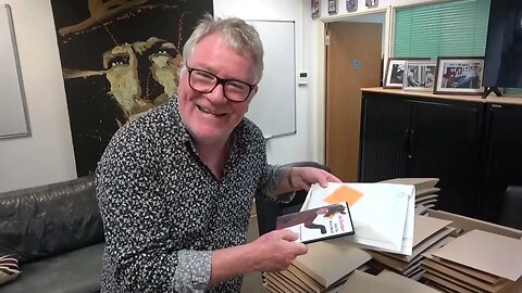 Jim Davidson - FREE GIFTS! (Ustreme Studio Tour)