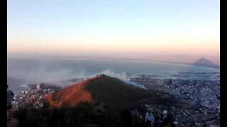 WATCH: Firefighters battle Signal Hill fire (Gyz)