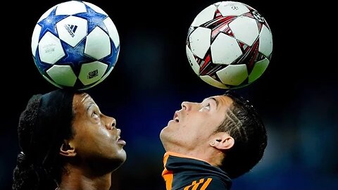 Cristiano Ronaldo vs Ronaldinho ● Freestyle ● Crazy Tricks