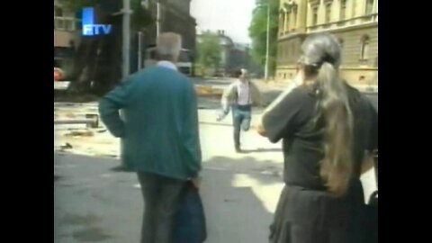 Sarajevo: vodič za preživljavanje, autor Suada Kapić (2005)(FTV)