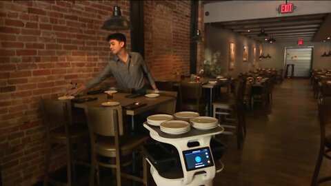 'All staff is excited': Green Bay restaurants adds table-bussing robot amid staffing shortage