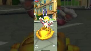 Mario Kart Tour - Gold Blooper Kart (Metropolitan Tour Gift Reward)