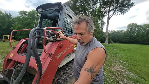 LOTS OF MAINTENANCE AND WORK TO BE DONE ON THE SKIDSTEER