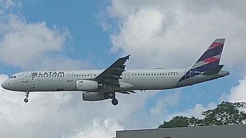 Airbus A321 PT-MXG vindo de Brasília para Manaus,A321 PT-MXG coming from Brasília to Manaus