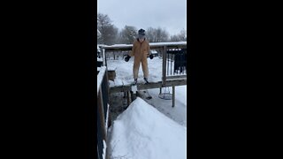 Snow jumping￼