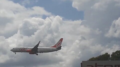 Boeing 737-800 PR-VBK na aproximação final antes de pousar em Manaus vindo de Brasília