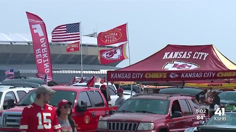 Thousands of fans return to GEHA Field at Arrowhead Stadium in full capacity for season's home opener