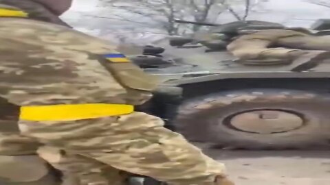 Ukrainian Soldiers Bombed the Enemy Column and stole a Russian Tank