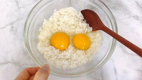 Fried rice with eggs, fried eggs or fried rice first