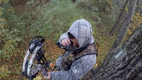 S3 E3 Iowa Whitetail Bow Hunting Double on Does