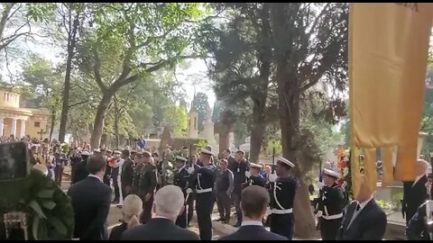 Enterro de S.A.I.R Dom Luiz de Orleans e Bragança no cemitério da consolação em SP