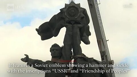 Ukraine tears down statue symbolizing friendship with Russia