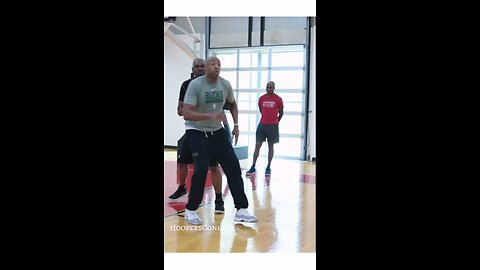 Giannis⚡️working out with Olajuwon💫 and Vin Baker…