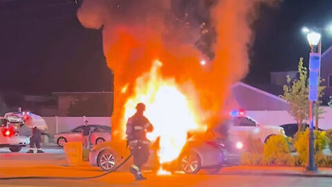 Lynbrook NY Fire Department - Firefighters Extinguish Working Car Fire